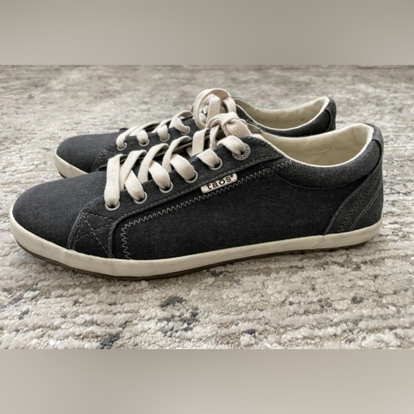 Taos Star Gray Canvas Sneakers Womens Size 9.5 Wide Low Top Lace Up - Picture 1 of 8